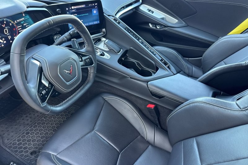 Chevrolet Corvette Vehicle Full-screen Gallery Image 10