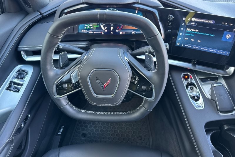 Chevrolet Corvette Vehicle Full-screen Gallery Image 13