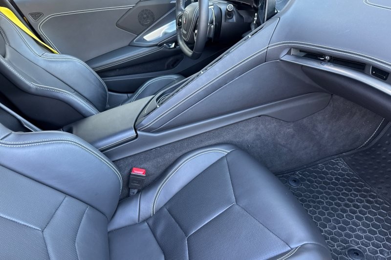 Chevrolet Corvette Vehicle Full-screen Gallery Image 14