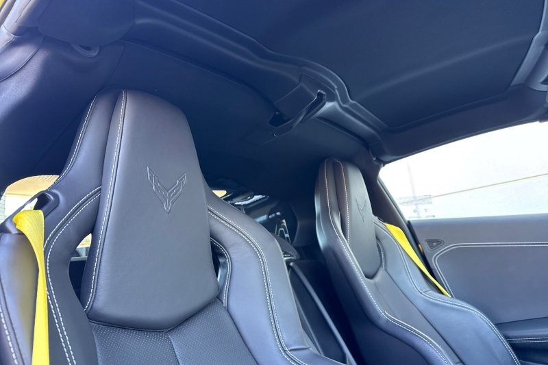 Chevrolet Corvette Vehicle Full-screen Gallery Image 15
