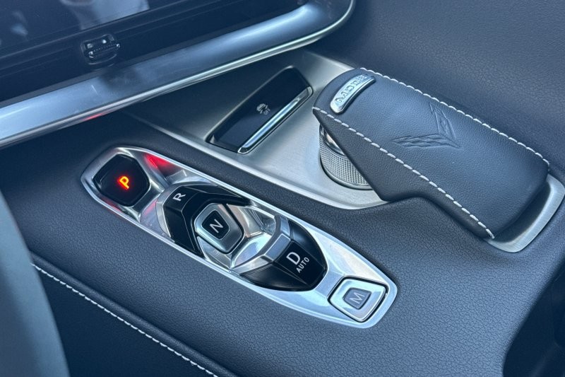 Chevrolet Corvette Vehicle Full-screen Gallery Image 20