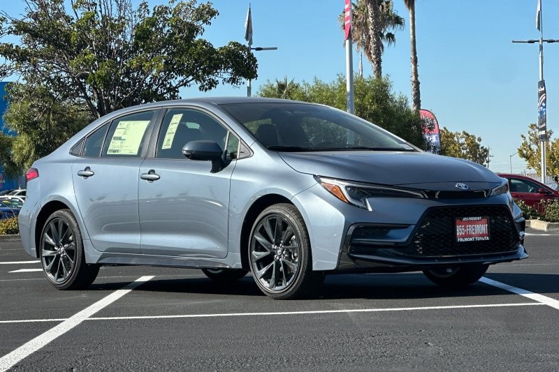 Toyota Corolla Hybrid Vehicle Full-screen Gallery Image 02
