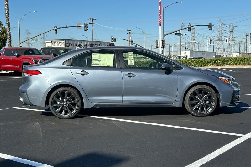 Toyota Corolla Hybrid Vehicle Full-screen Gallery Image 03