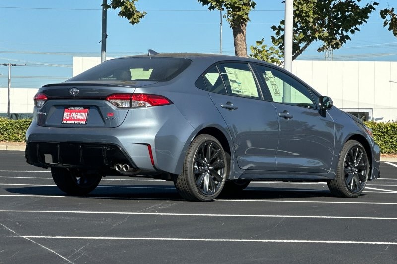 Toyota Corolla Hybrid Vehicle Full-screen Gallery Image 04