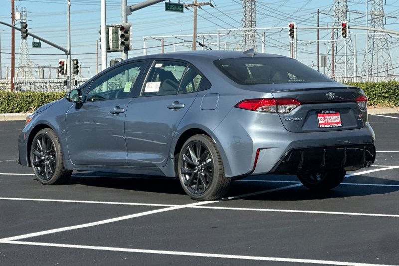 Toyota Corolla Hybrid Vehicle Full-screen Gallery Image 06