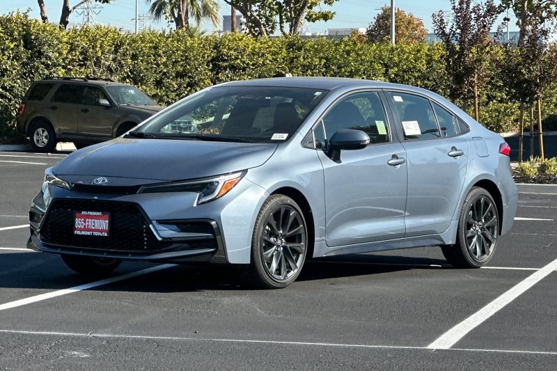 Toyota Corolla Hybrid Vehicle Full-screen Gallery Image 08