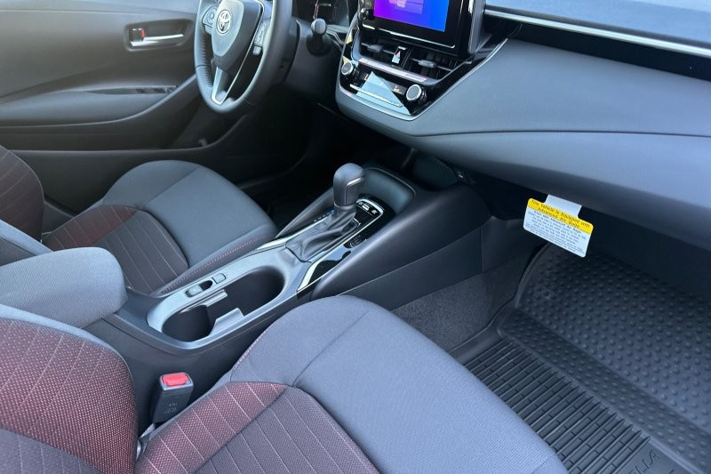Toyota Corolla Hybrid Vehicle Full-screen Gallery Image 16