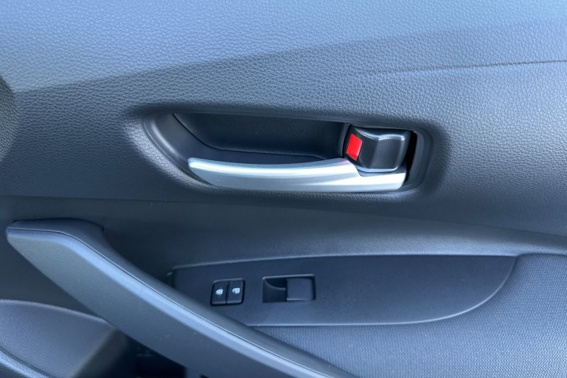 Toyota Corolla Hybrid Vehicle Full-screen Gallery Image 18