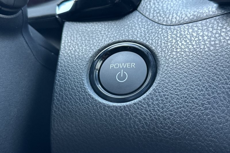 Toyota Camry Vehicle Full-screen Gallery Image 20