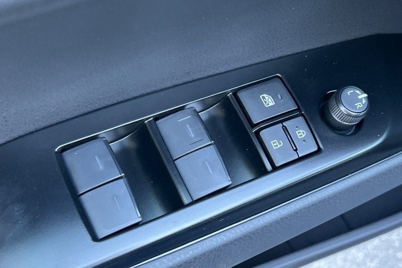 Toyota Camry Vehicle Full-screen Gallery Image 12