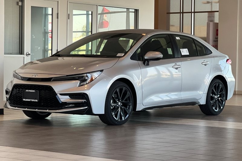 Toyota Corolla Hybrid Vehicle Full-screen Gallery Image 08