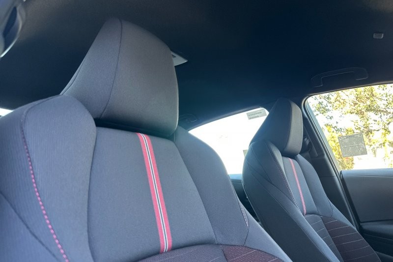Toyota Corolla Hybrid Vehicle Full-screen Gallery Image 16