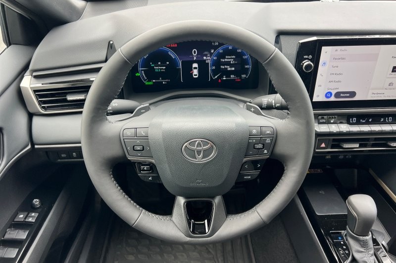 Toyota Camry Vehicle Full-screen Gallery Image 14