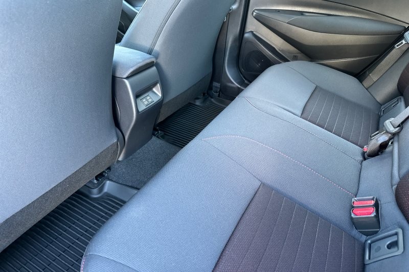 Toyota Corolla Hybrid Vehicle Full-screen Gallery Image 11