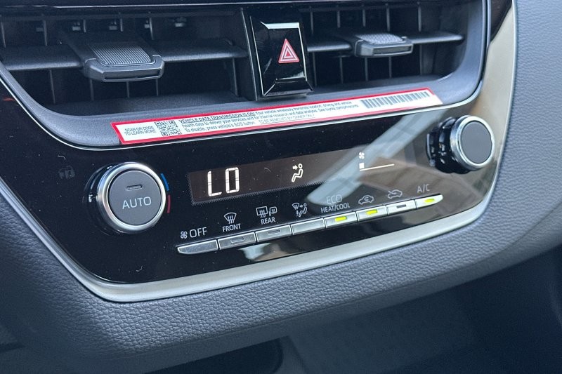 Toyota Corolla Hybrid Vehicle Full-screen Gallery Image 19