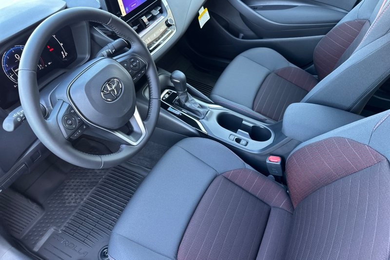 Toyota Corolla Vehicle Full-screen Gallery Image 10