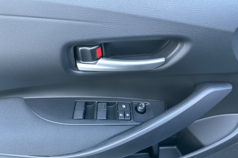 Toyota Corolla Vehicle Full-screen Gallery Image 11
