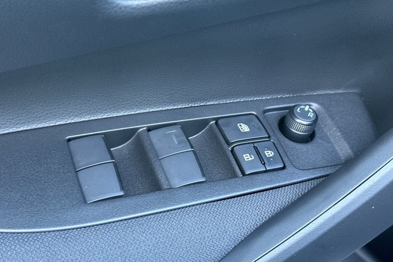 Toyota Corolla Vehicle Full-screen Gallery Image 12