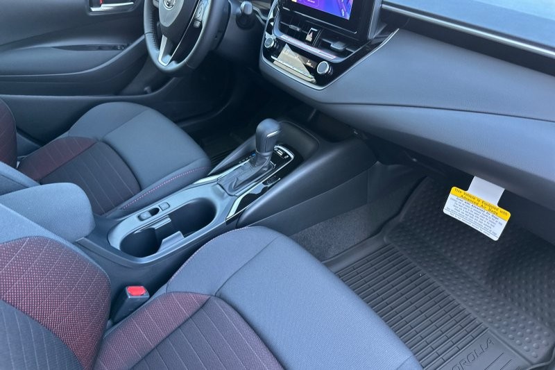 Toyota Corolla Vehicle Full-screen Gallery Image 16