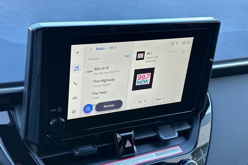 Toyota Corolla Vehicle Full-screen Gallery Image 20