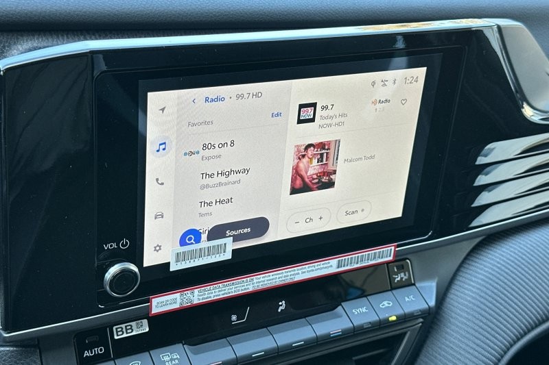 Toyota Camry Vehicle Full-screen Gallery Image 17