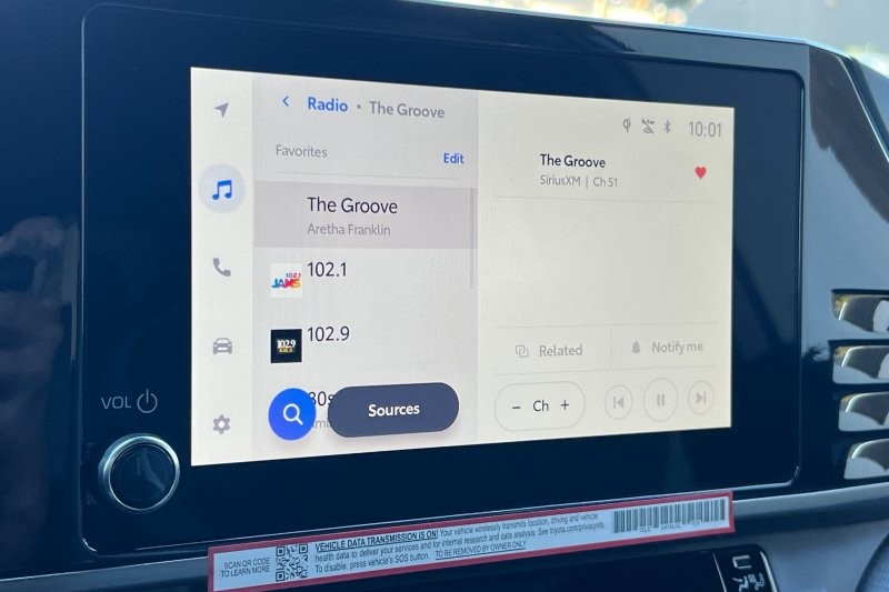 Toyota Camry Vehicle Full-screen Gallery Image 17