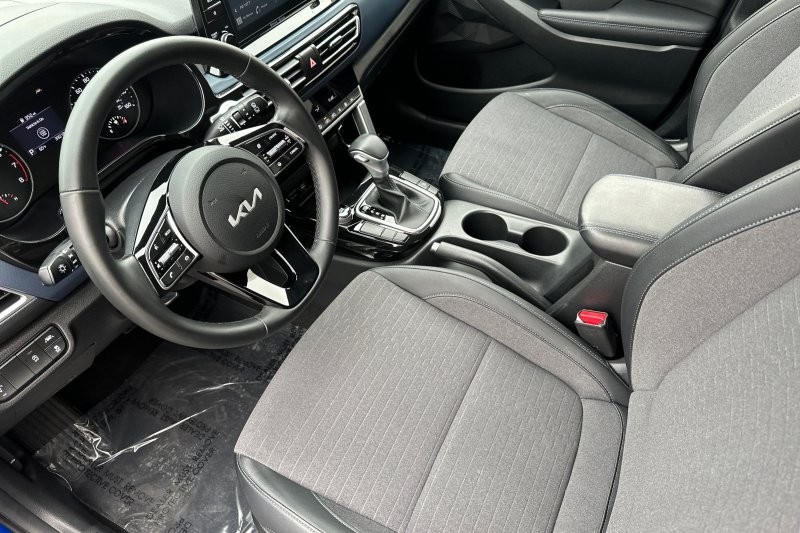 Kia Seltos Vehicle Full-screen Gallery Image 10