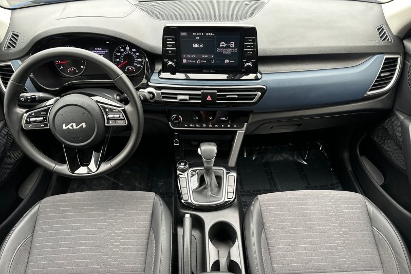 Kia Seltos Vehicle Full-screen Gallery Image 13