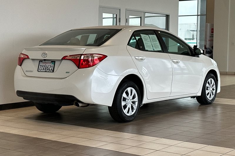 Toyota Corolla Vehicle Full-screen Gallery Image 04