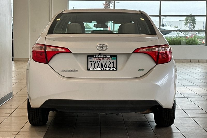 Toyota Corolla Vehicle Full-screen Gallery Image 05