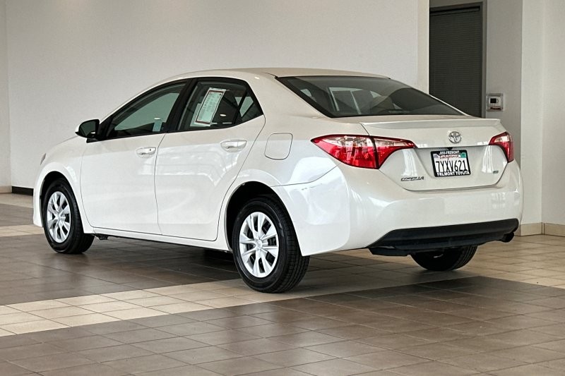 Toyota Corolla Vehicle Full-screen Gallery Image 06