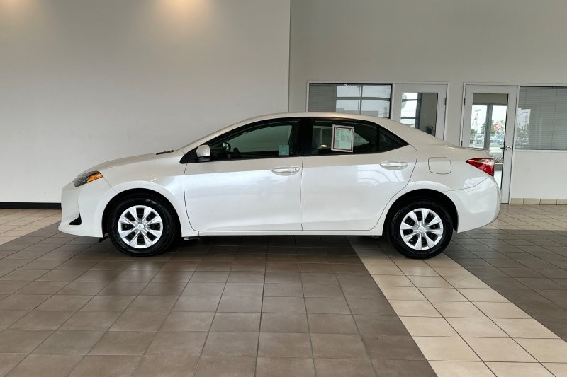Toyota Corolla Vehicle Full-screen Gallery Image 07