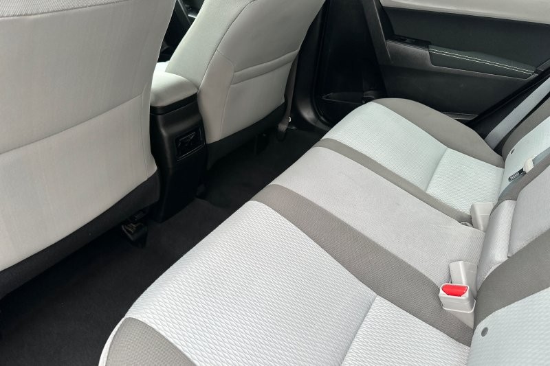 Toyota Corolla Vehicle Full-screen Gallery Image 12
