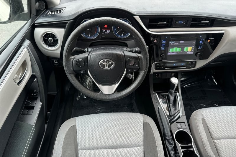 Toyota Corolla Vehicle Full-screen Gallery Image 14