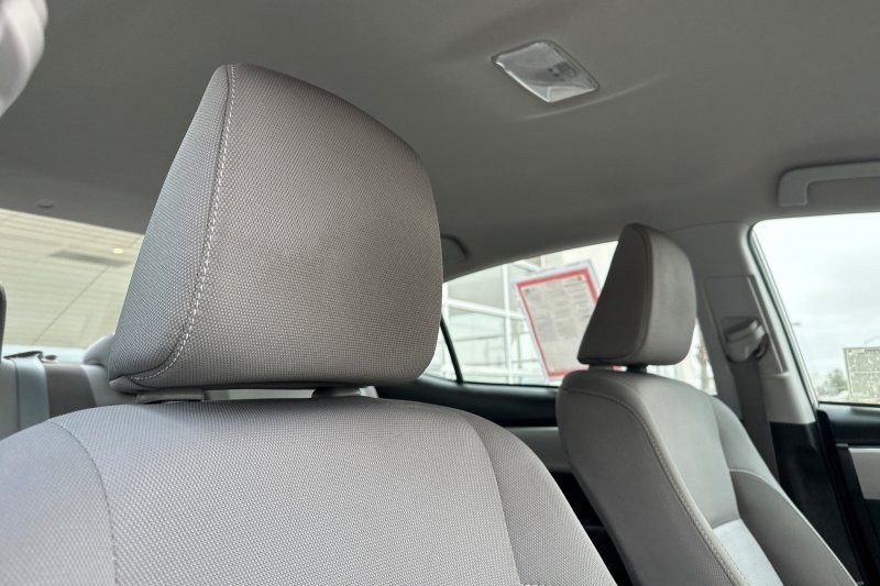 Toyota Corolla Vehicle Full-screen Gallery Image 16