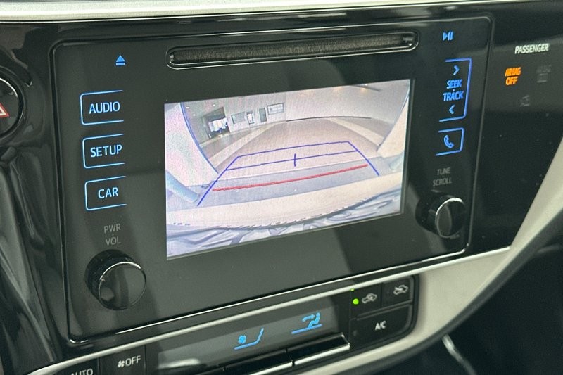 Toyota Corolla Vehicle Full-screen Gallery Image 18