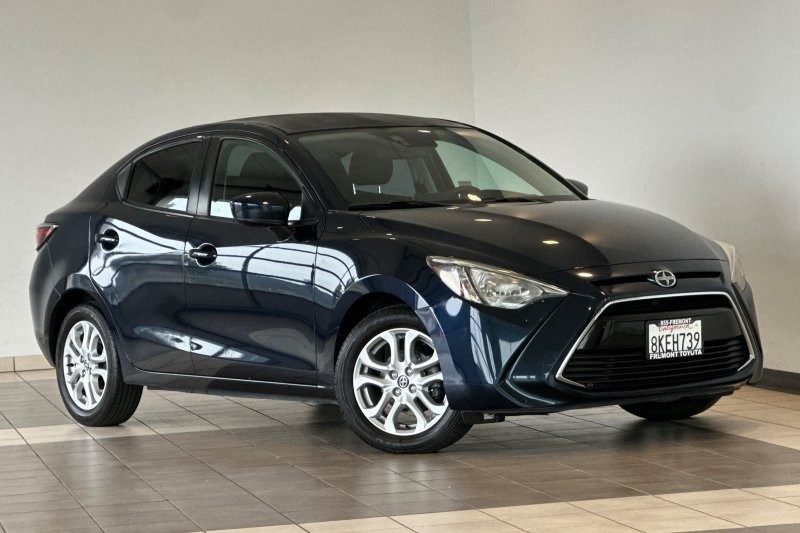 Scion iA Vehicle Full-screen Gallery Image 02