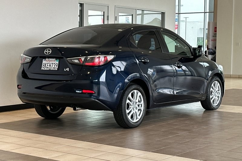 Scion iA Vehicle Full-screen Gallery Image 04