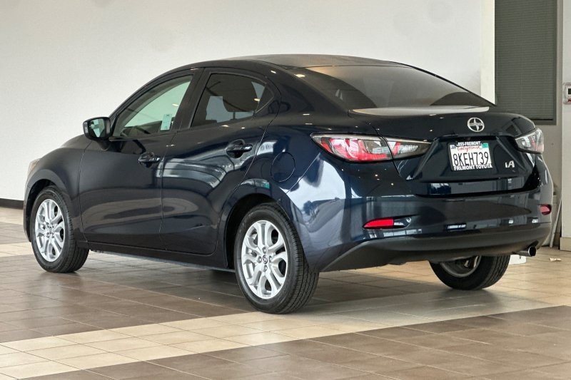 Scion iA Vehicle Full-screen Gallery Image 06