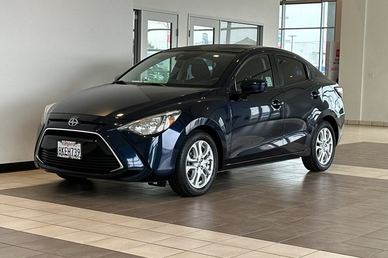 Scion iA Vehicle Full-screen Gallery Image 08