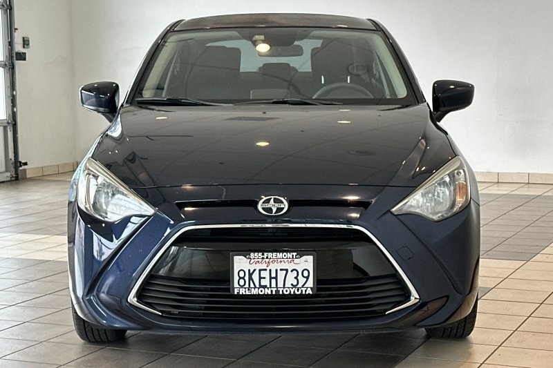 Scion iA Vehicle Full-screen Gallery Image 09