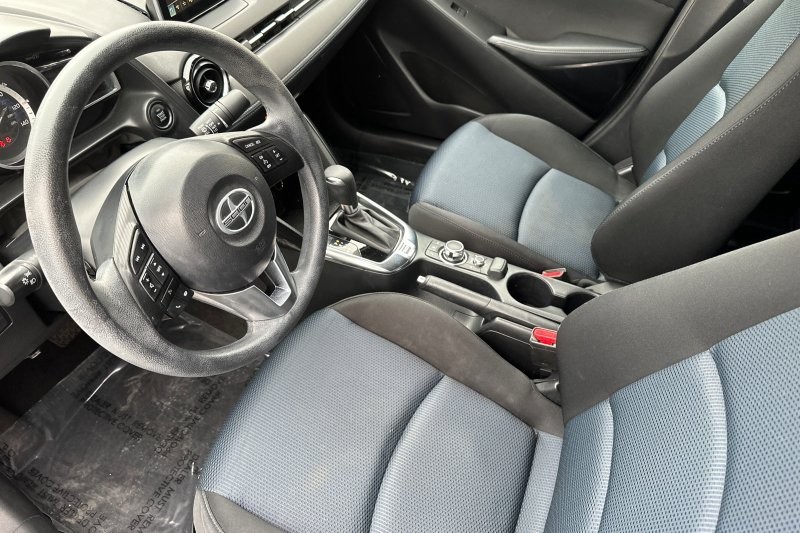 Scion iA Vehicle Full-screen Gallery Image 10