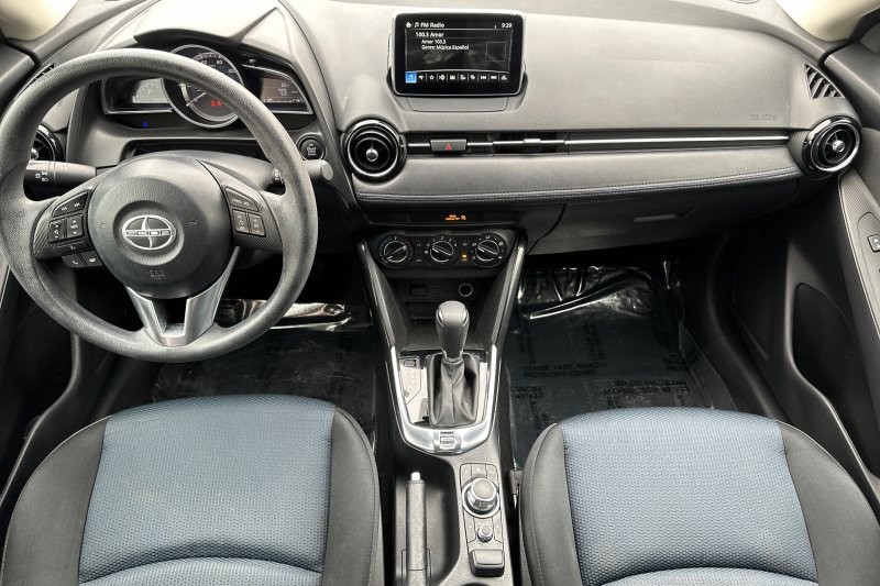 Scion iA Vehicle Full-screen Gallery Image 13