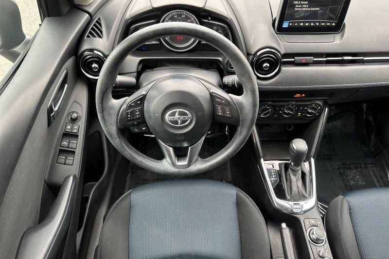 Scion iA Vehicle Full-screen Gallery Image 14