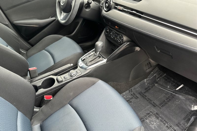 Scion iA Vehicle Full-screen Gallery Image 15