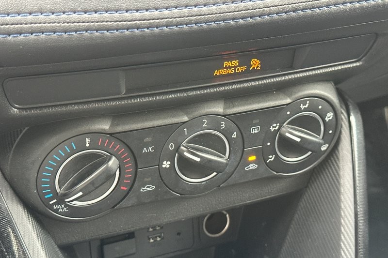 Scion iA Vehicle Full-screen Gallery Image 19