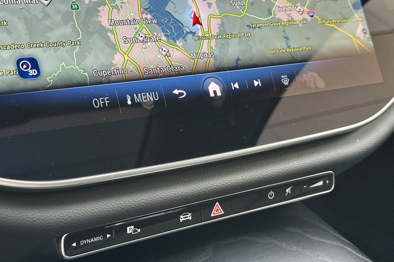 Mercedes-Benz E-Class Vehicle Full-screen Gallery Image 20