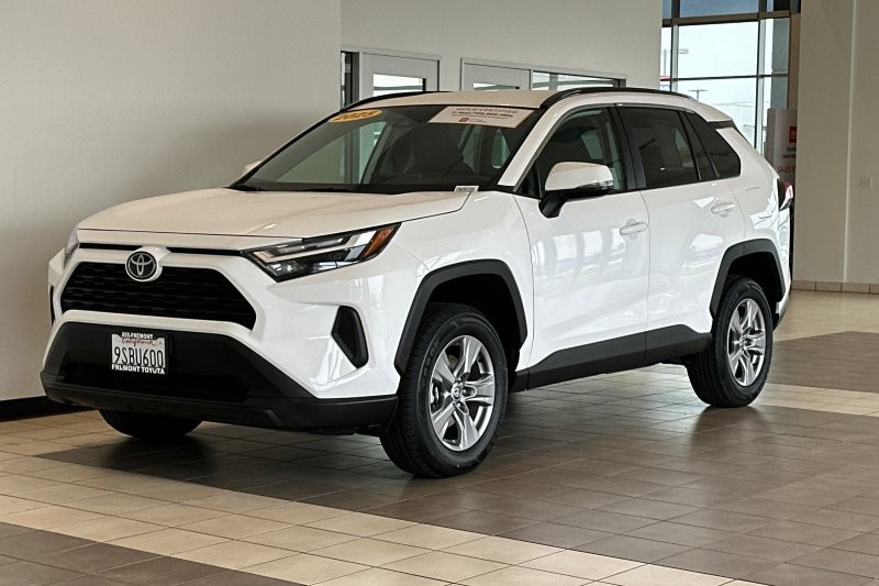 Toyota RAV4 Vehicle Full-screen Gallery Image 08