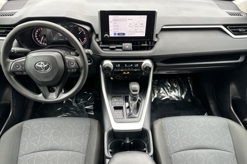 Toyota RAV4 Vehicle Full-screen Gallery Image 13