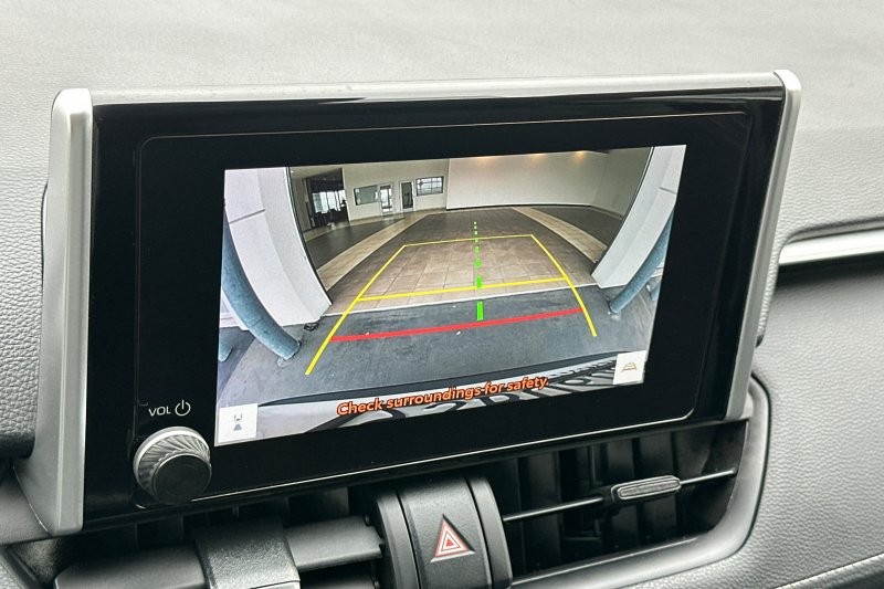 Toyota RAV4 Vehicle Full-screen Gallery Image 19
